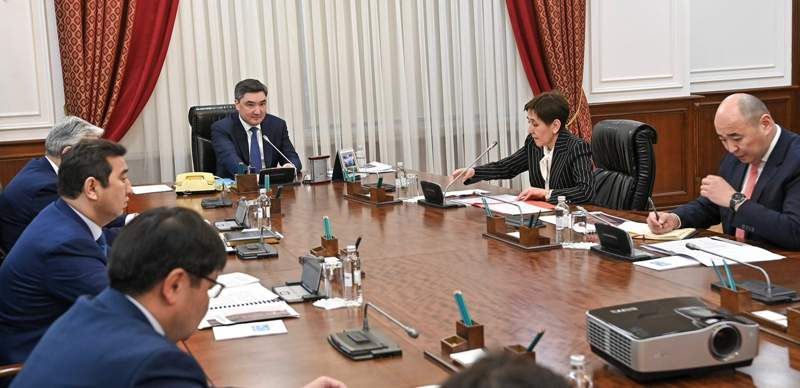 Освободить школьников из пострадавших от паводков регионов от экзаменов поручил Олжас Бектенов