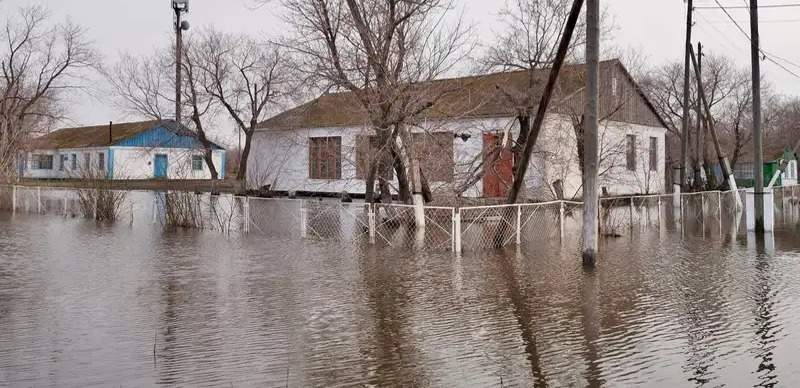 Аким Уральска призвал эвакуироваться жителям дачных массивов у города
