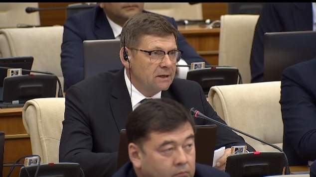 Лишение прав за ДТП без вреда здоровью и штраф за неоплату парковки отменят в Казахстане – депутат Пономарёв