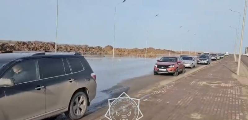 Паводки в Казахстане: талые воды уже на улицах Астаны