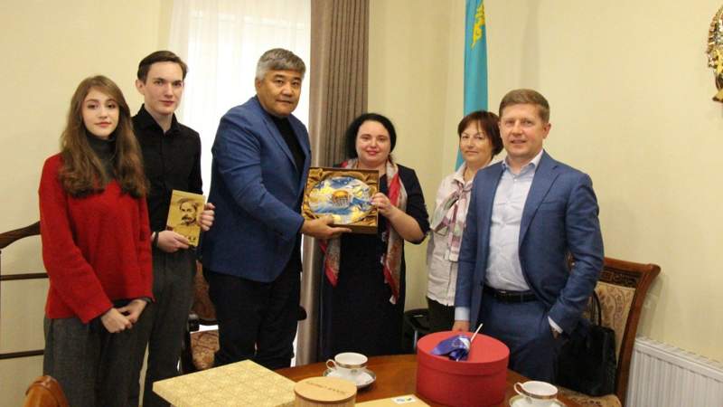 Школьники Украины поддержали казахстанцев, пострадавших от паводков