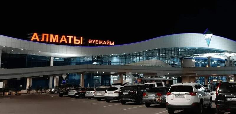 В аэропорту Алматы пассажиру, опоздавшему на рейс, предлагали за 100 тысяч тенге пройти на посадку