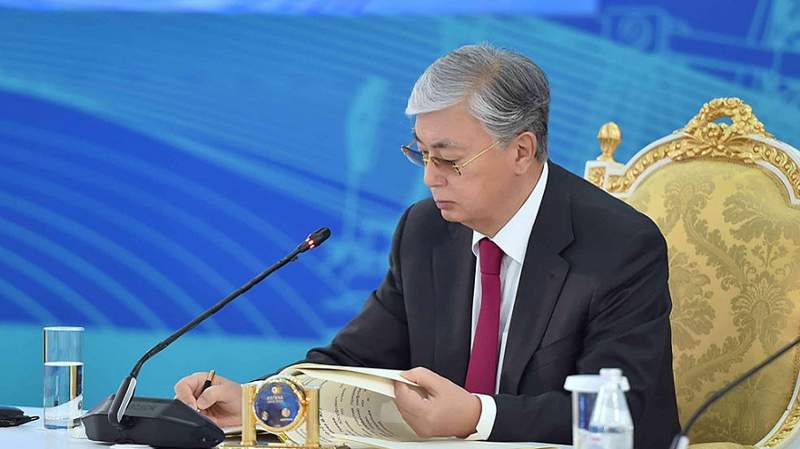 Президент Токаев подписал закон об обращении с животными после споров об умерщвлении