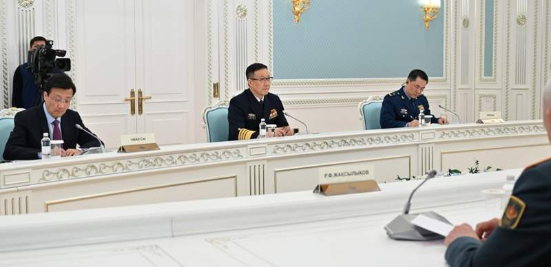 Токаев встретился с министром обороны Китая