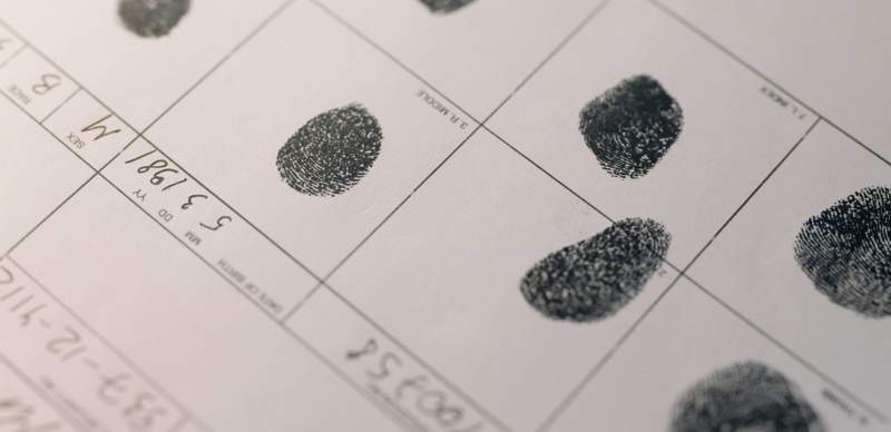 В Казахстане утвердили перечень заболеваний, при которых можно не сдавать отпечатки пальцев