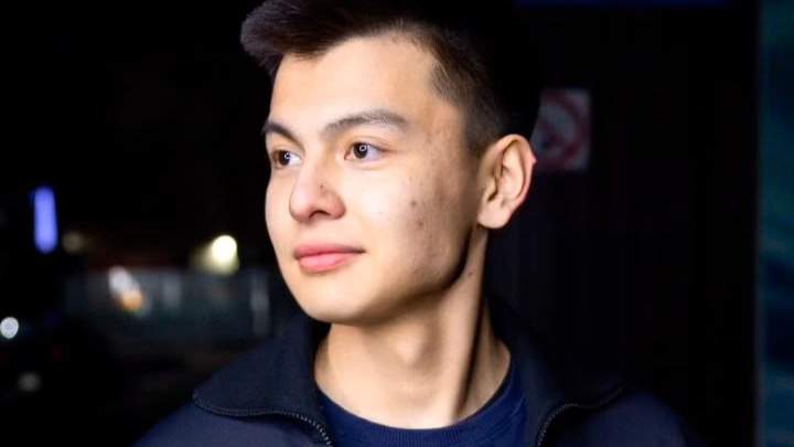 Стихийное шоу фанатов ФК "Актобе" в метро Алматы: студента арестовали на пять суток за участие в акции