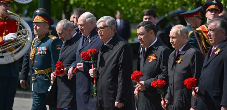 Президент Токаев посетит парад победы в Москве