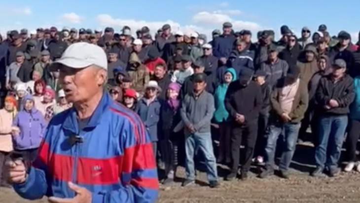 К сотне протестующих в селе Маралды ввели спецназ и полицию