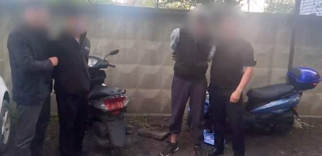 Ночная кража мопедов: в Алматы задержали две преступные группы и скупщика краденного транспорта