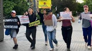 Фемактивистки вышли на митинг и выступают за пожизненное наказание для Куандыка Бишимбаева