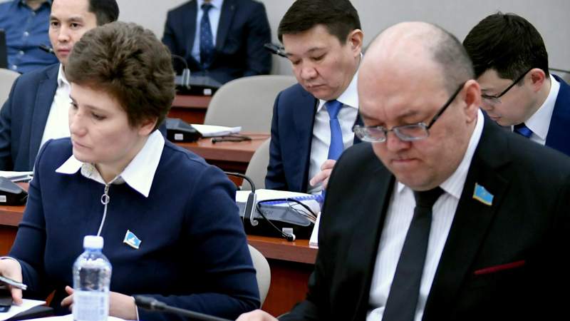 Сравнивать с недоедающей Африкой и тешить самолюбие – депутат попросил пересмотреть продовольственную корзину в Казахстане
