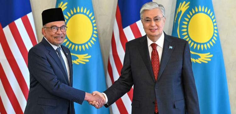 Халял-индустрия и исламский банкинг: о чём говорил Токаев с премьер-министром Малайзии