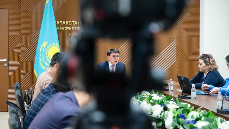 АЗРК судится со всеми тремя мобильными операторами