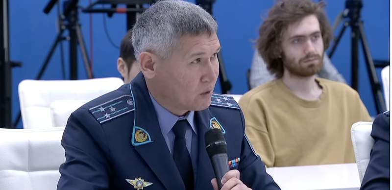 МВД: Объезд припаркованных вдоль дороги авто и штрафы за пересечение сплошной – проблема водителей