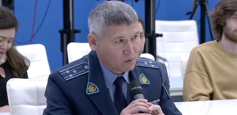 МВД не видит проблемы в короткой дистанции для перестройки машин на автобусную полосу перед перекрёстком