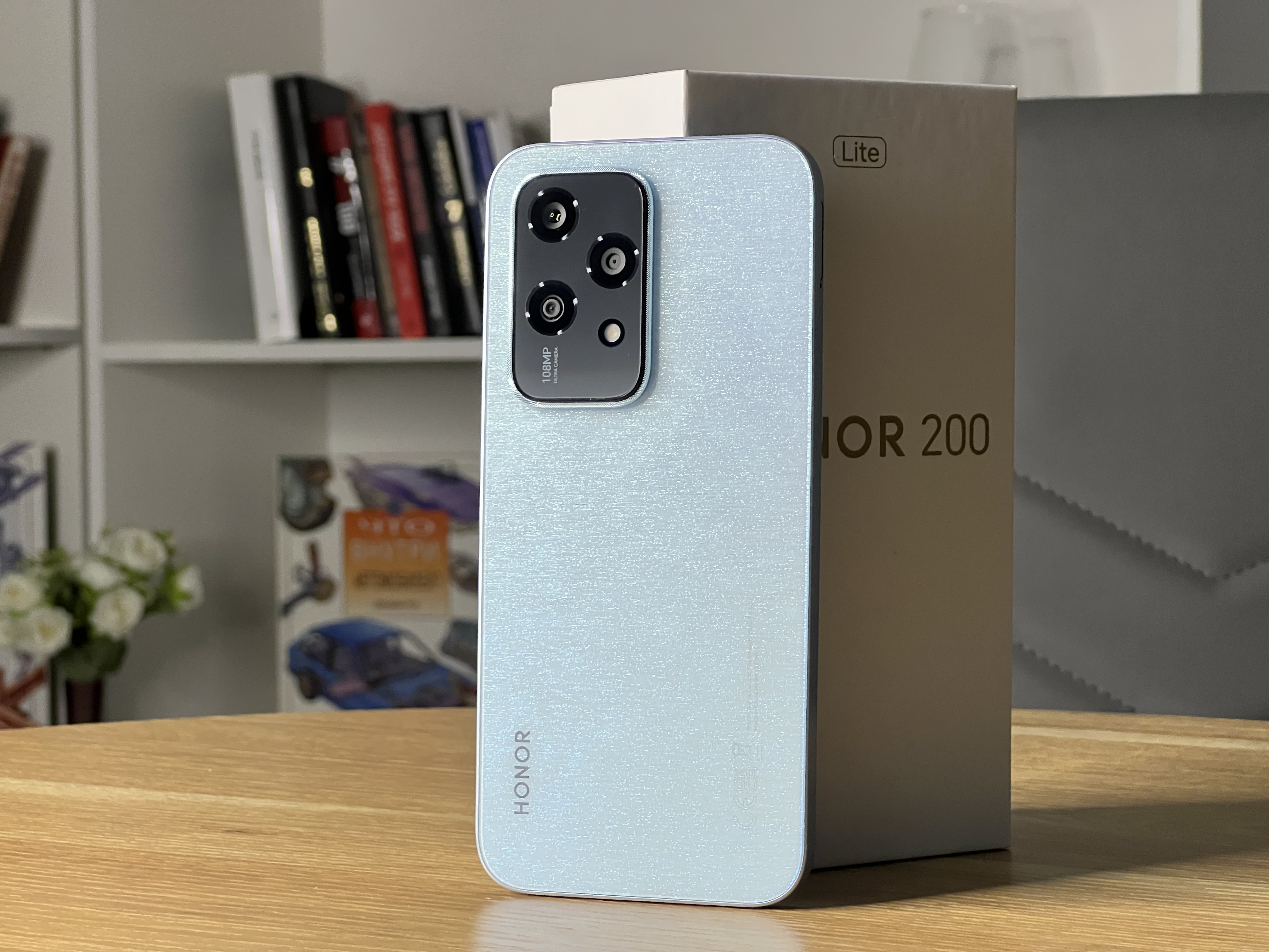 Лёгкий, прочный и функциональный смартфон: обзор HONOR 200 Lite