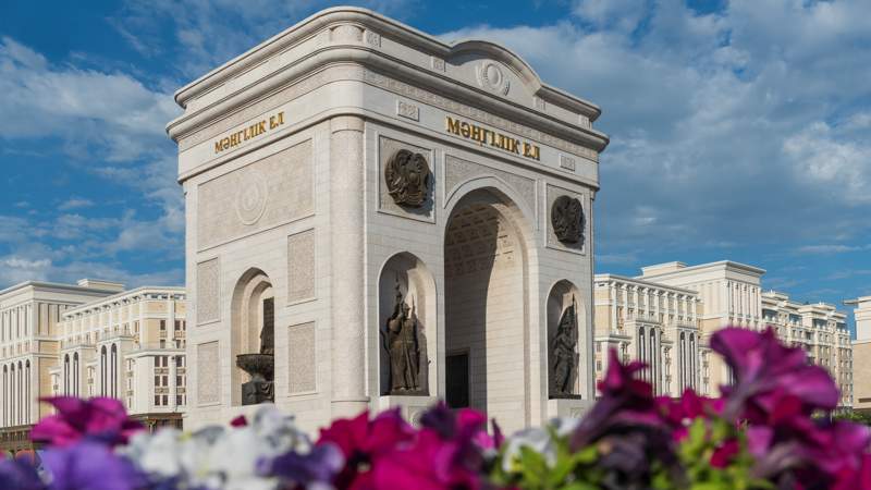 Яндекс Go взвинтил цены на такси из-за пробок на Мангилик ел в Астане 