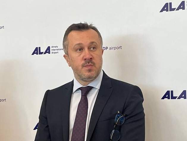 "Здание оседает": президент аэропорта Алматы рассказал про трещины на стёклах и неработающие лифты