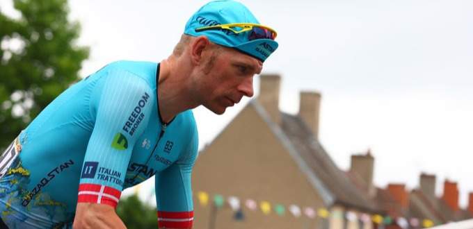 Казахстанского велогонщика сняли с гонки "Тур де Франс". У него нашли коронавирус