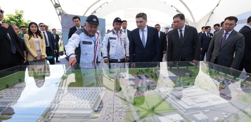 Премьер-министру показали завод Смагулова в Алматы
