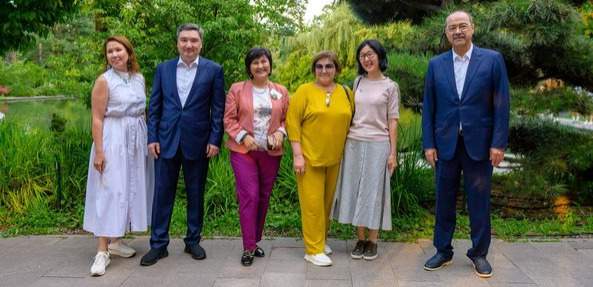 С удовольствием соглашались фотографироваться: директор Ботанического сада о визите Бектенова