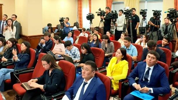 "Әділ сөз" требует пересмотра правил аккредитации журналистов в Казахстане