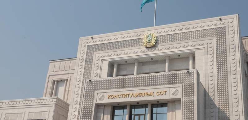 Норму, запрещающую мужчинам усыновлять детей, признали противоречащей Конституции РК
