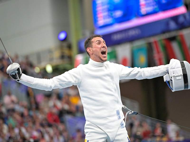 Казахстанские фехтовальщики вышли в 1/8 финала Олимпийских игр-2024