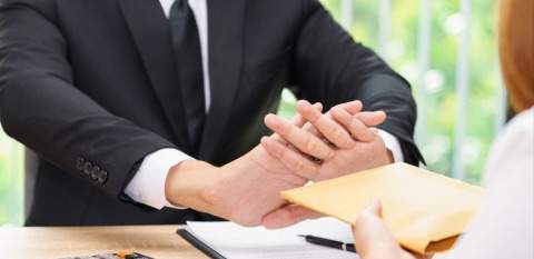 Проверять госслужащих на профессиональную добропорядочность начнут в Казахстане