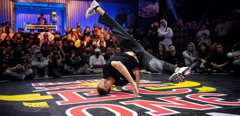 Соревнования по брейк-дансу впервые проводят на Олимпиаде