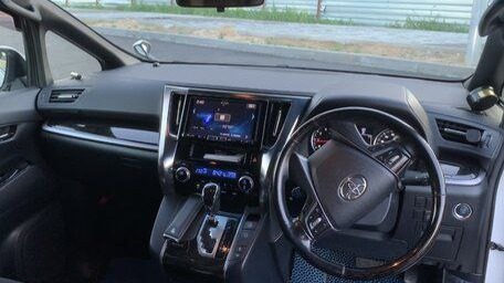 Праворульные авто теперь под запретом в Яндекс.Такси и Indrive