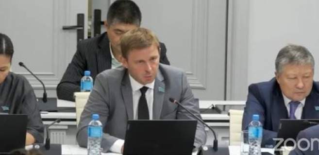 Десятки миллиардов тенге бюджет тратит на озеленение Астаны, но деревья погибают – депутат Сергеев