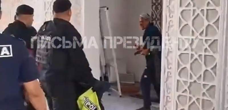 В мечети Астаны вооруженный ножом мужчина угрожал прихожанам