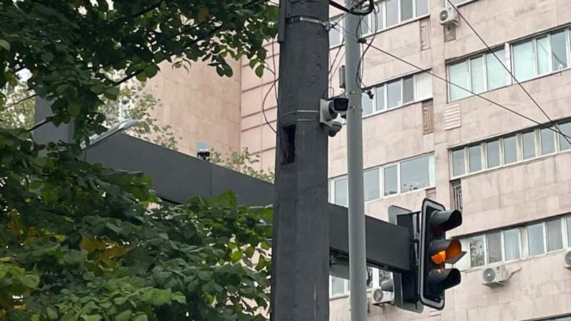Датчики для выявления "дымящих" авто установили на дорогах Алматы