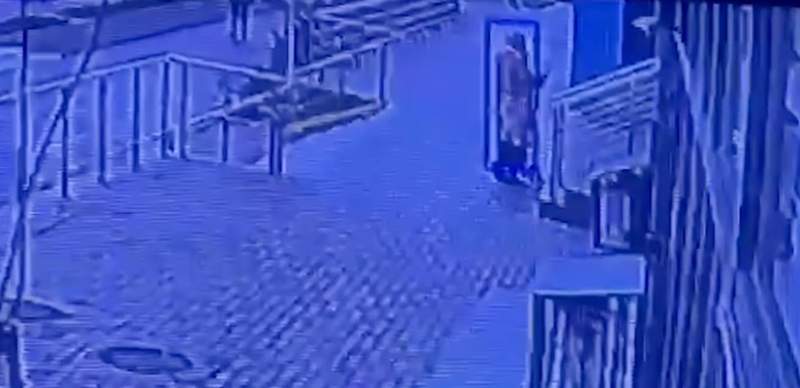 Многодетная мать в Астане расклеивала QR-коды с рекламой для наркокурьеров 