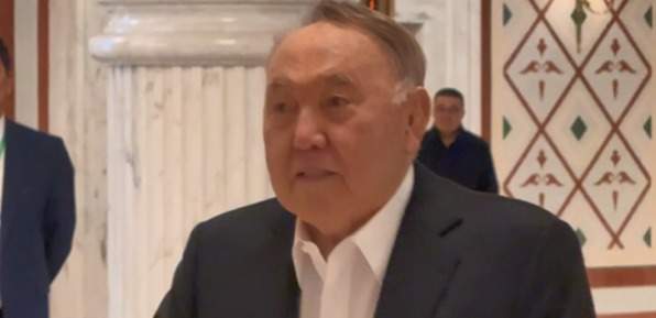 Назарбаев проголосовал на референдуме