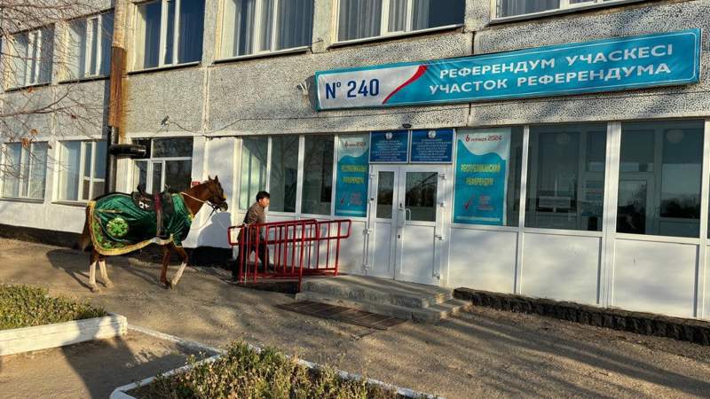 Житель села Талап приехал голосовать верхом на коне