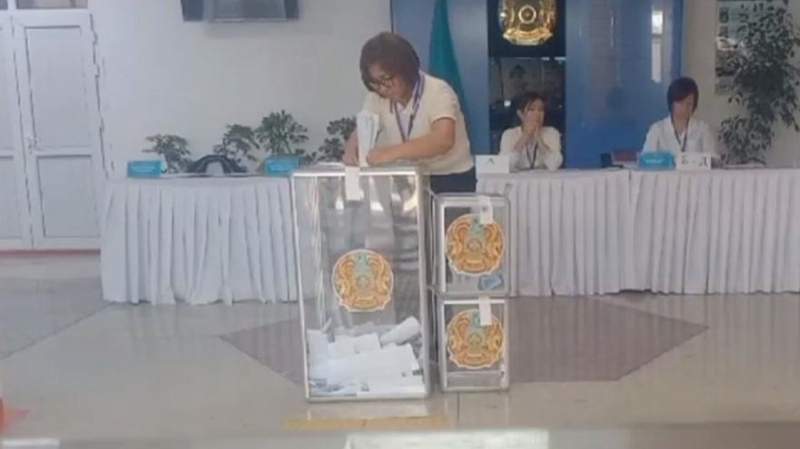Вброс бюллетеней? В Туркестанской области отказались реагировать на видео наблюдателя