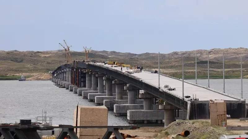 Самый длинный в Казахстане: как строят мост через Бухтаминское водохранилище в ВКО