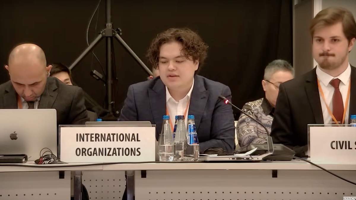 Руководитель правозащитного центра Glotion Рустам Жантасов Руководитель правозащитного центра Glotion Рустам Жантасов