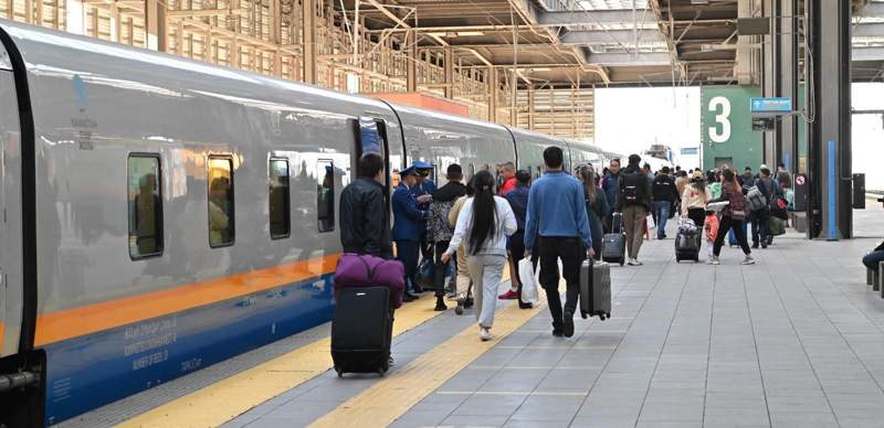 В Казахстане запустят дополнительные поезда ко Дню Республики