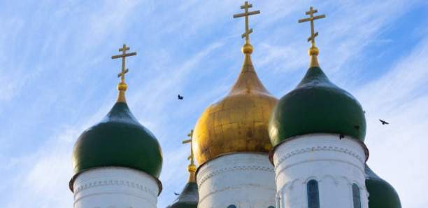 Русская православная церковь призвала мужчин избегать служебных романов