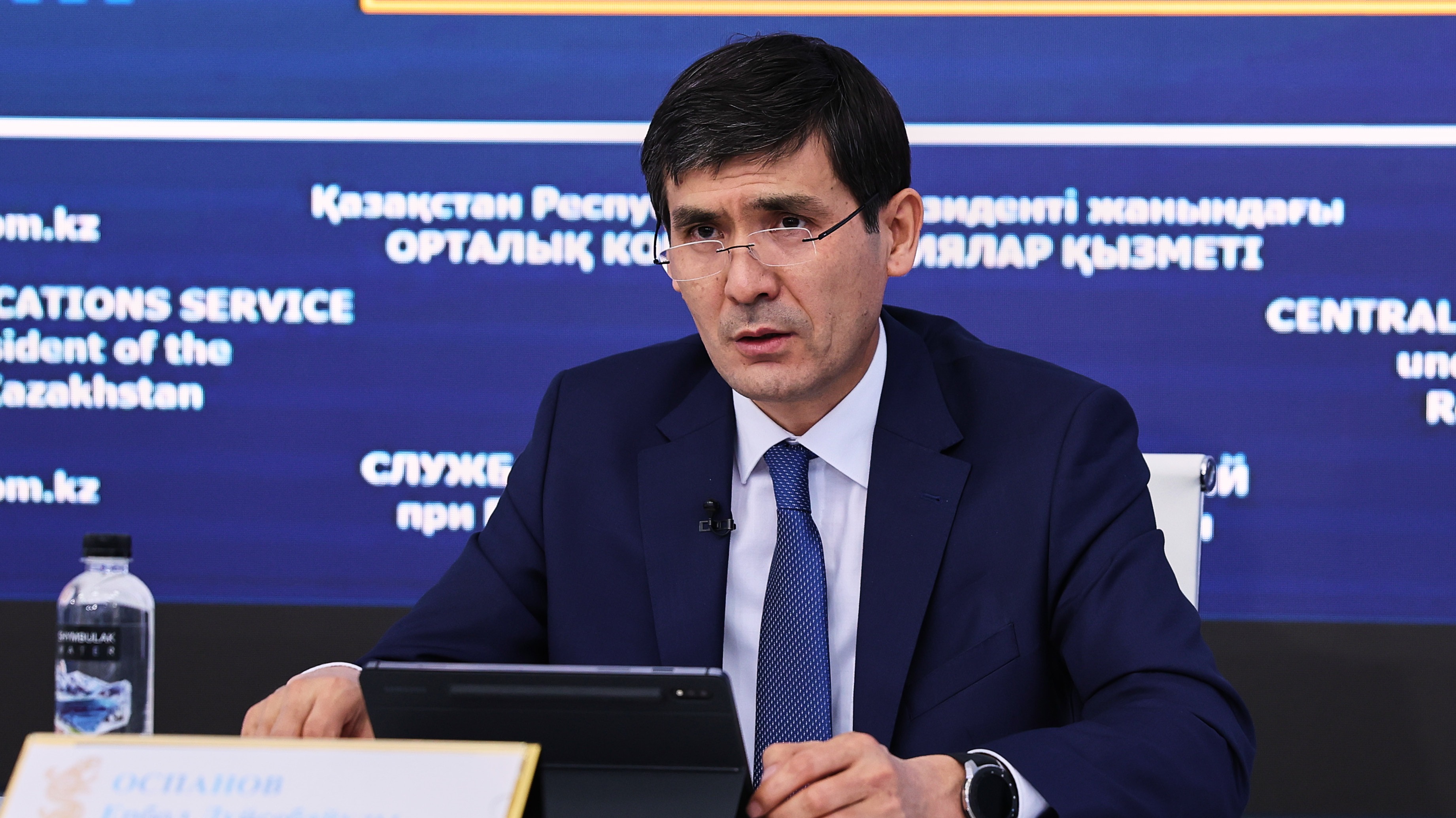 Медицинские книжки переведут в электронный формат с 2025 года в Казахстане