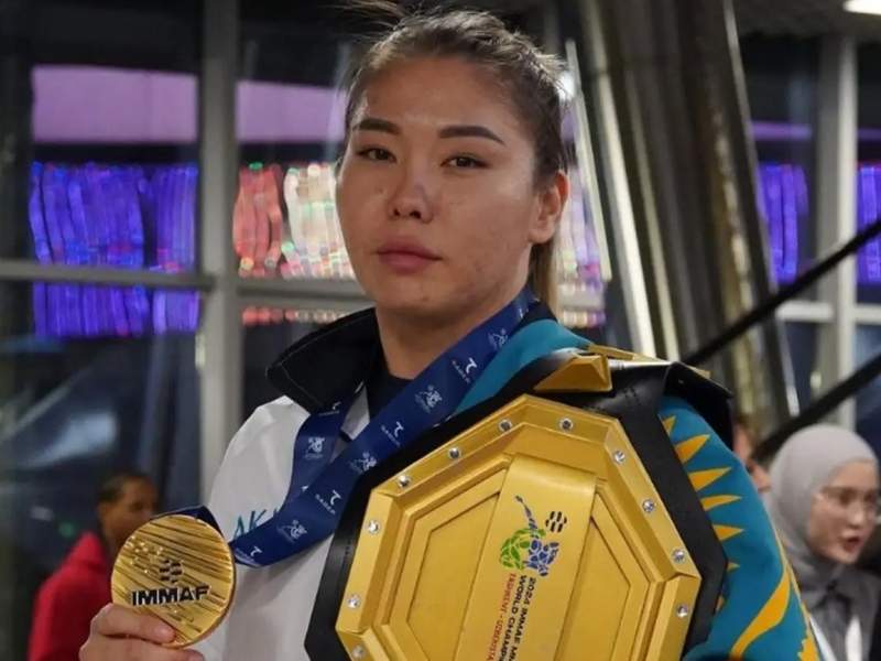 Историческая победа: казахстанка Мольдир Аширбекова стала чемпионкой мира по MMA