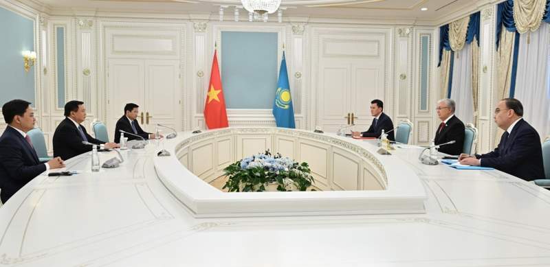 Токаев пригласил президента Вьетнама посетить Казахстан