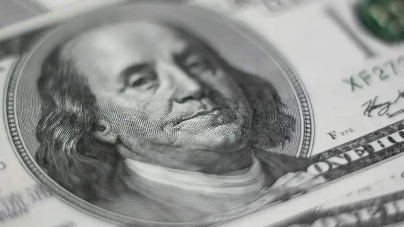 Курс доллара достиг отметки 500 тенге в обменниках Казахстана