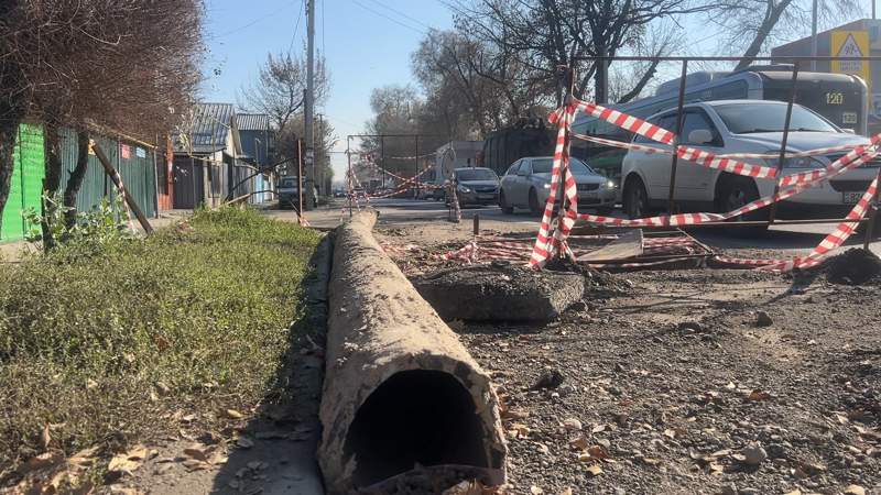 "Это Алматы или аул?" Как живут в микрорайоне Нижняя Пятилетка, где дороги перекопаны с 2022 года