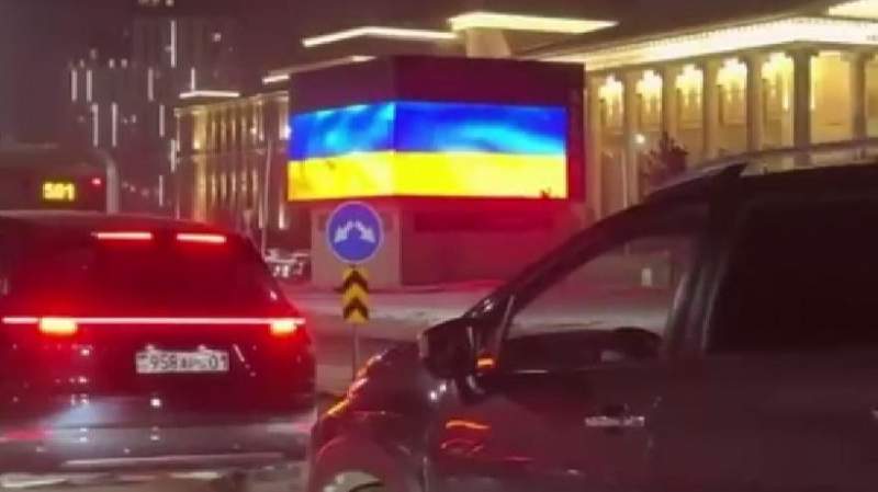 Флаг Украины на LED-экране у театра "Астана Опера" во время визита Путина: МВД ведёт расследование