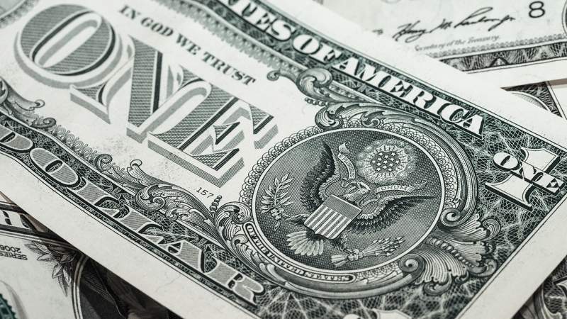 Доллар в обменниках Казахстана продают за почти 530 тенге
