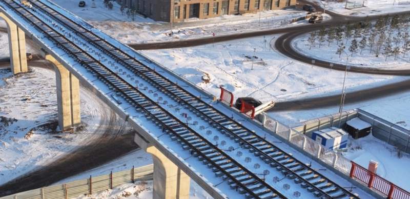 Строительство LRT в Астане: на первой эстакаде появились рельсы. Это тест для зимы